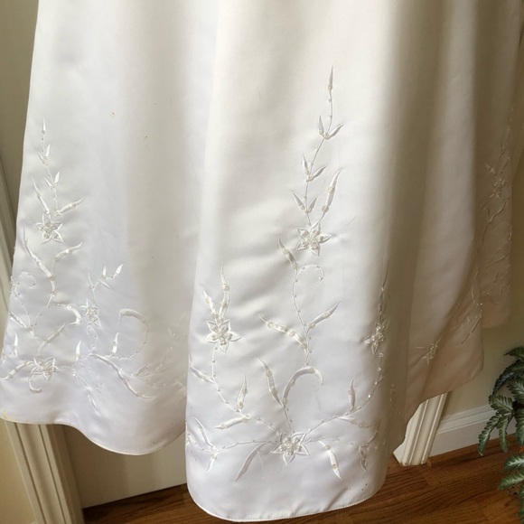 Michaelangelo wedding gown by David’s Bridal.  Sz8 - Picture 6 of 8